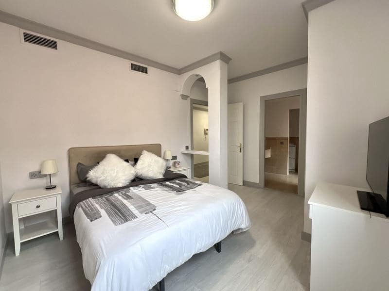 3 quarto Penthouse para arrendar em El Paraiso com piscina garagem - 3 500 € (Ref: 10160873)