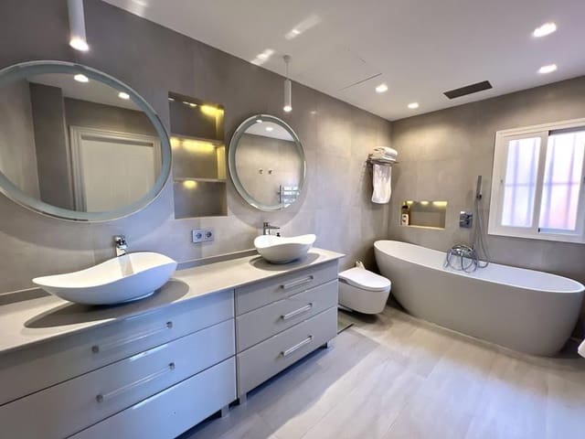 3 quarto Penthouse para arrendar em El Paraiso, Estepona - 3 500 € (Ref: 10160873)