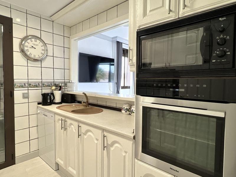 3 quarto Penthouse para arrendar em El Paraiso com piscina garagem - 3 500 € (Ref: 10160873)
