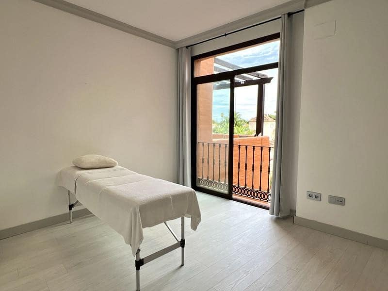 3 quarto Penthouse para arrendar em El Paraiso com piscina garagem - 3 500 € (Ref: 10160873)