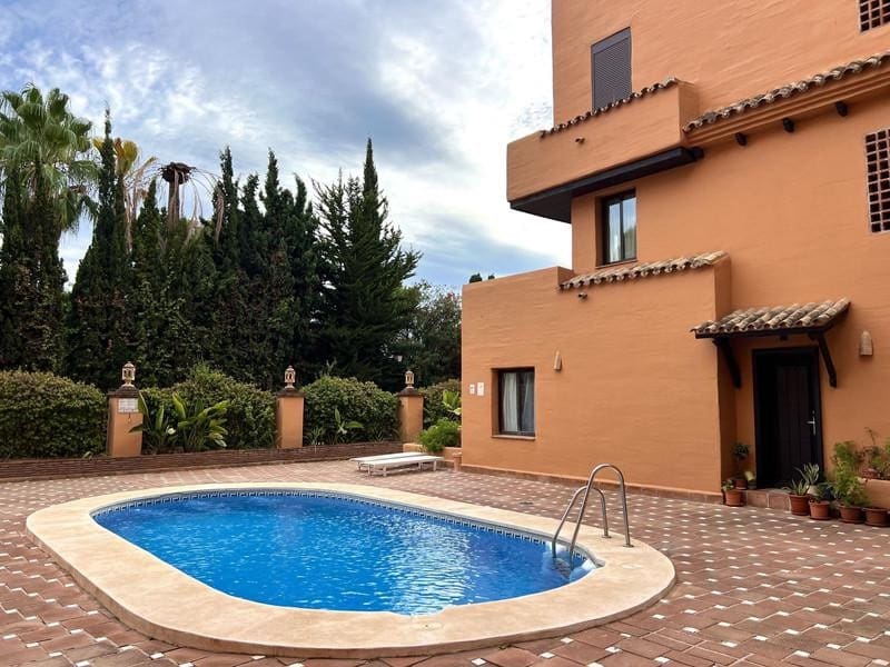 3 quarto Penthouse para arrendar em El Paraiso com piscina garagem - 3 500 € (Ref: 10160873)