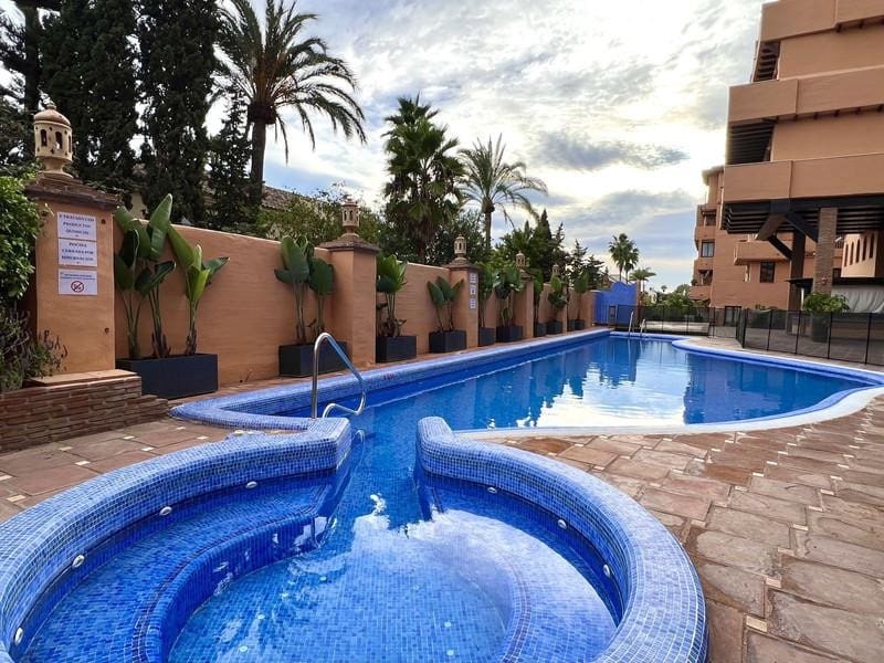 3 quarto Penthouse para arrendar em El Paraiso com piscina garagem - 3 500 € (Ref: 10160873)
