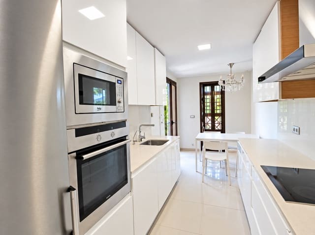 4 slaapkamer Penthouse te huur in Atalaya-Isdabe, Estepona met zwembad garage - € 4.200 (Ref: 10164068)