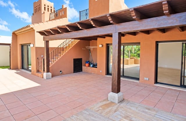 4 slaapkamer Penthouse te huur in Atalaya-Isdabe, Estepona met zwembad garage - € 4.200 (Ref: 10164068)