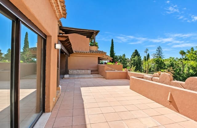 4 slaapkamer Penthouse te huur in Atalaya-Isdabe, Estepona met zwembad garage - € 4.200 (Ref: 10164068)