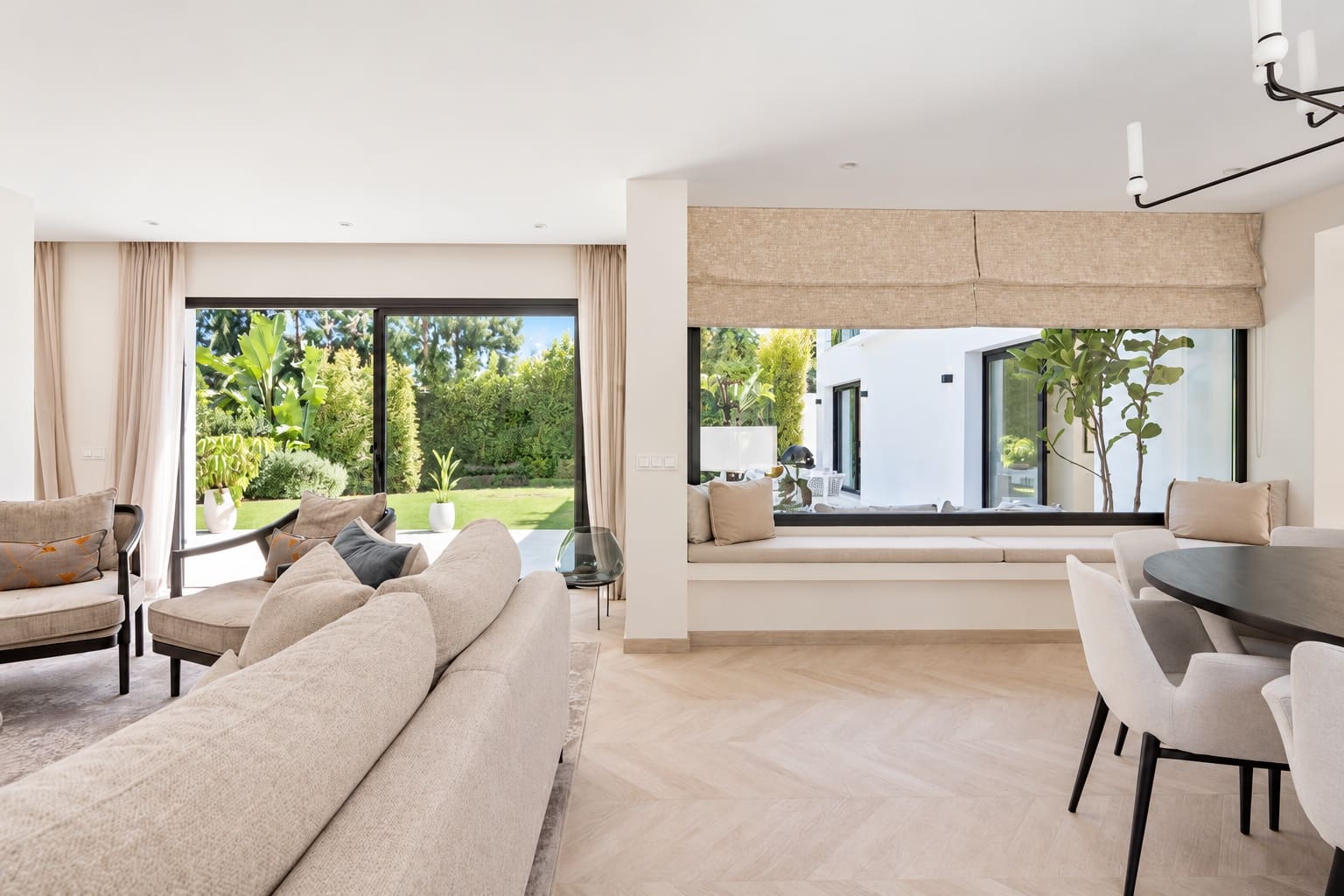 4 bedroom Villa for rent in Marbella with pool garage - € 16,000 (Ref: 10164070)