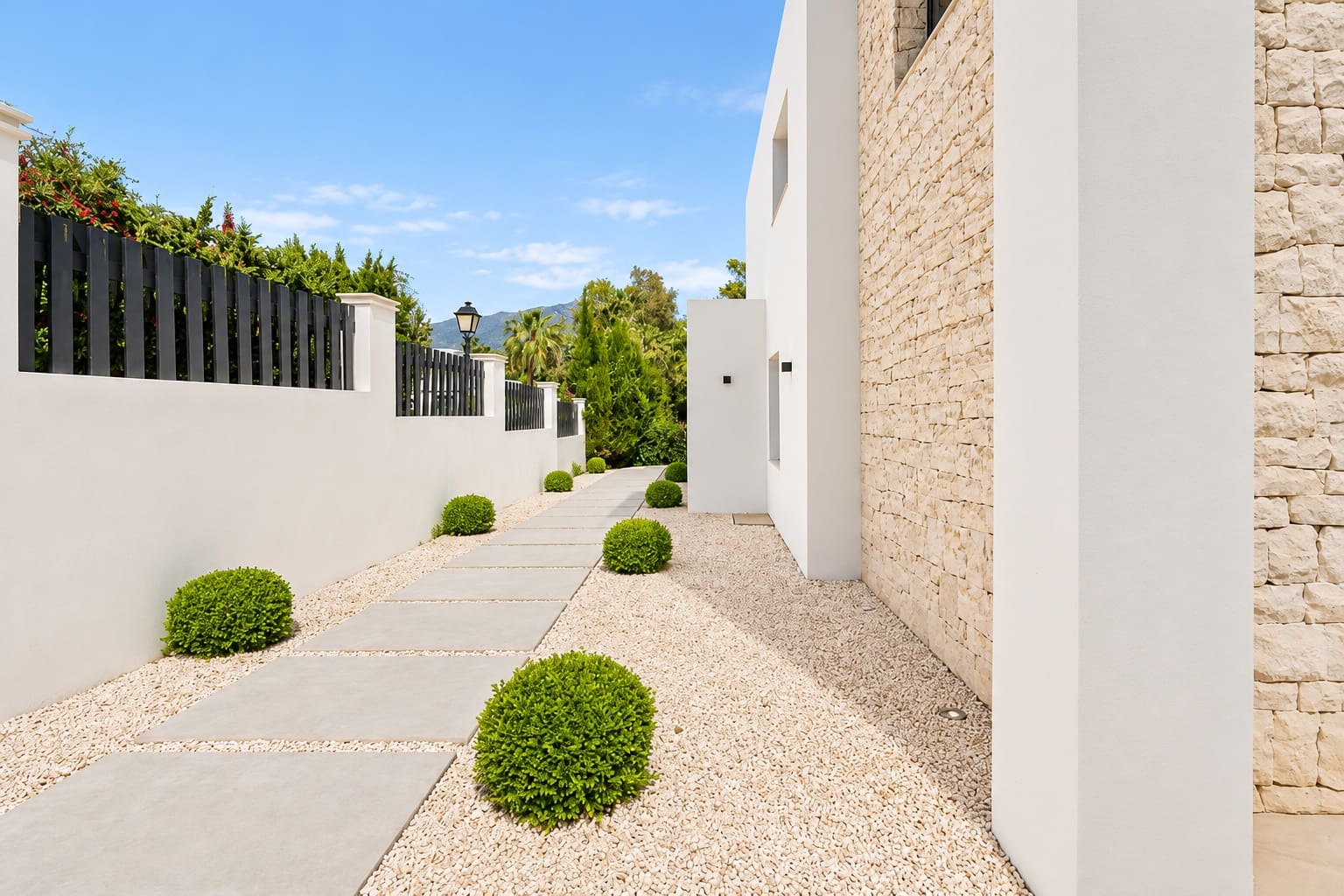 4 bedroom Villa for rent in Marbella with pool garage - € 16,000 (Ref: 10164070)
