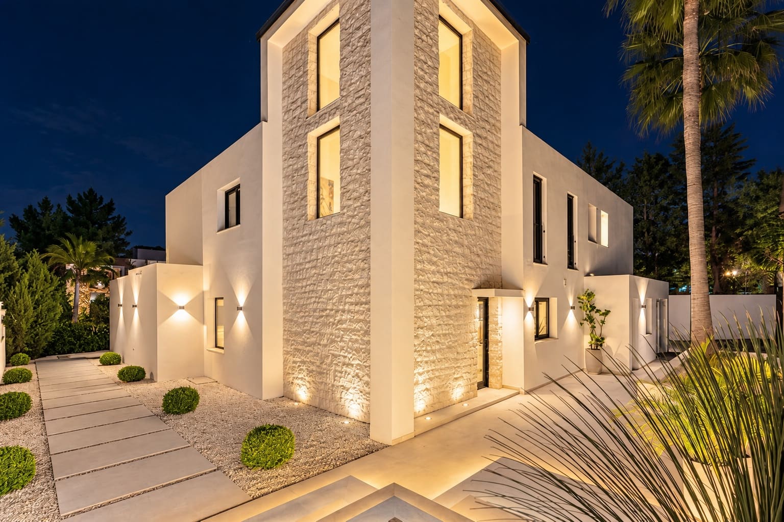4 bedroom Villa for rent in Marbella with pool garage - € 16,000 (Ref: 10164070)