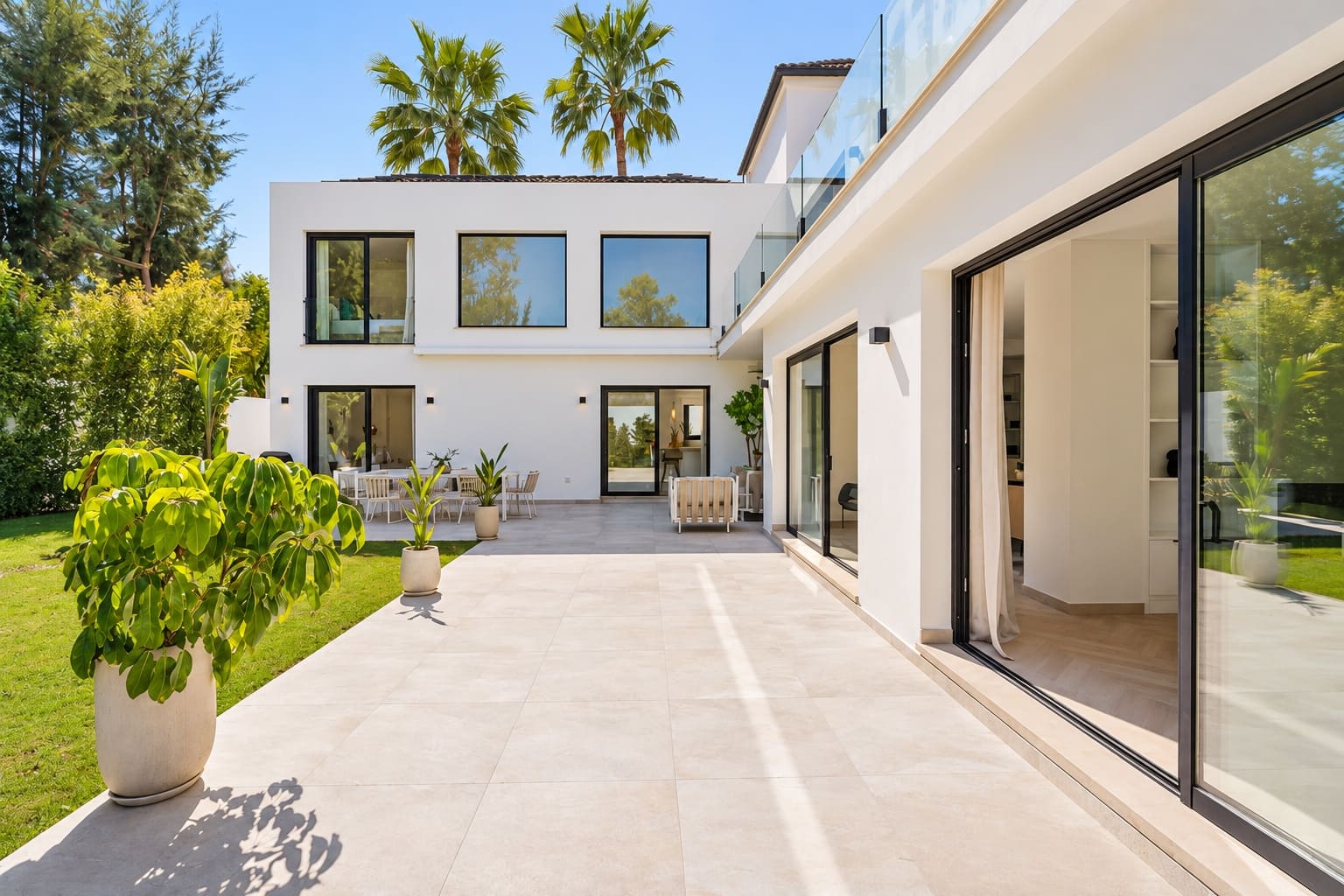 4 bedroom Villa for rent in Marbella with pool garage - € 16,000 (Ref: 10164070)