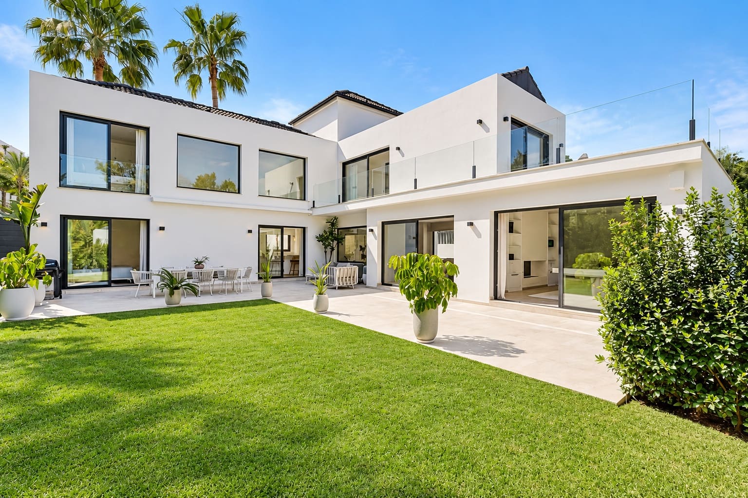 4 bedroom Villa for rent in Marbella with pool garage - € 16,000 (Ref: 10164070)