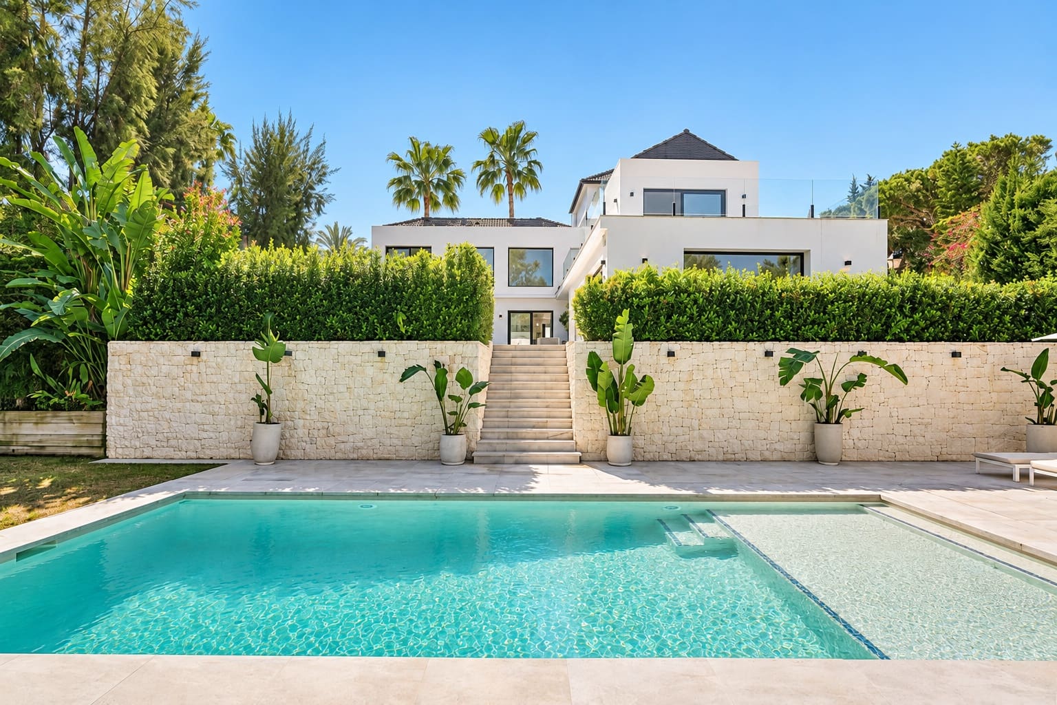 4 bedroom Villa for rent in Marbella with pool garage - € 16,000 (Ref: 10164070)