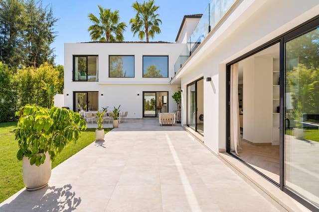 4 soveværelse Villa til leje i Las Brisas, Marbella med swimmingpool garage - € 16.000 (Ref: 10164070)