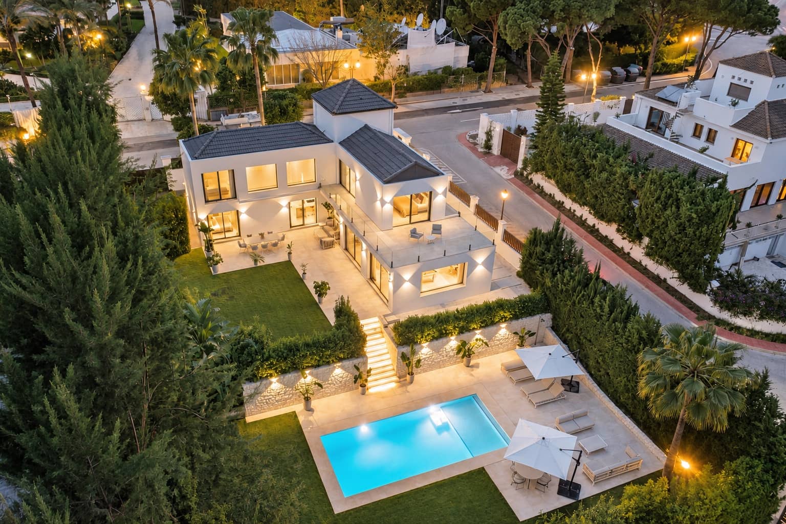 4 bedroom Villa for rent in Marbella with pool garage - € 16,000 (Ref: 10164070)