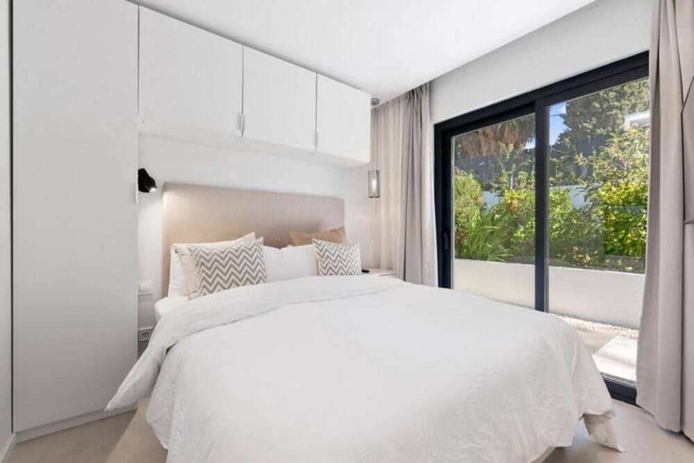4 bedroom Villa for sale in Nueva Andalucia with pool garage - € 1,895,000 (Ref: 10164071)