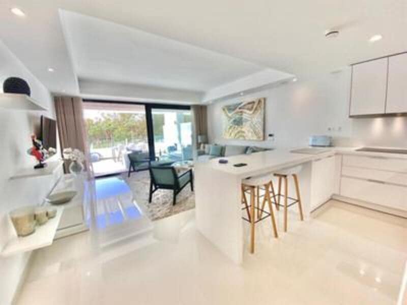2 slaapkamer Appartement te huur in Estepona met zwembad garage - € 3.500 (Ref: 10164072)
