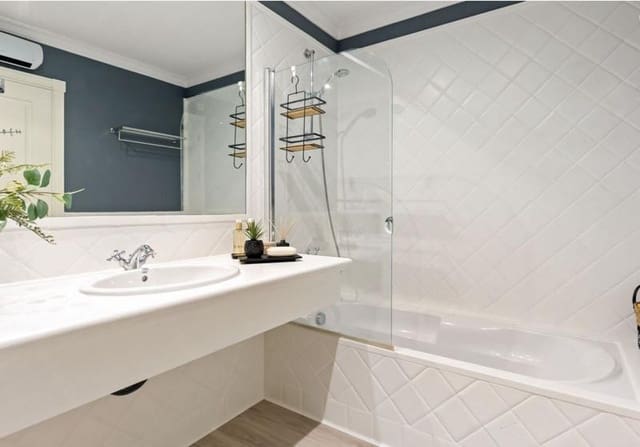 Apartamento de 3 habitaciones en El Paraiso, Estepona en alquiler con piscina garaje - 3.500 € (Ref: 10164073)