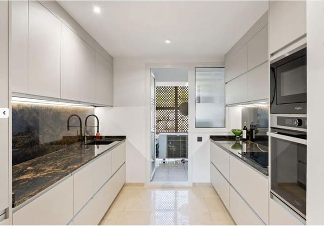 Apartamento de 3 habitaciones en El Paraiso, Estepona en alquiler con piscina garaje - 3.500 € (Ref: 10164073)