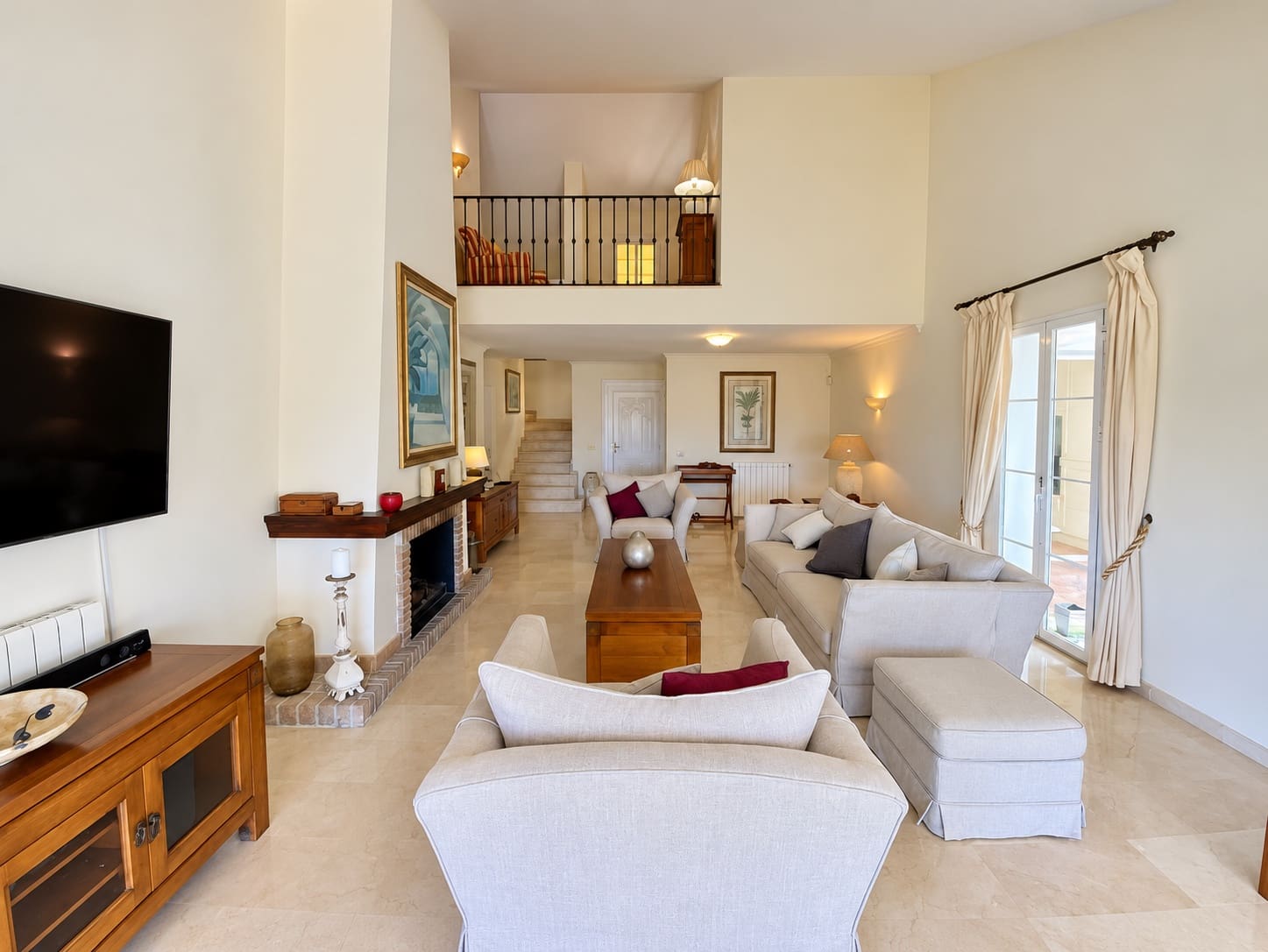 3 bedroom Villa for sale in Estepona with pool garage - € 995,000 (Ref: 10164074)