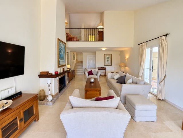 3 sypialnia Willa na sprzedaż w Las Lomas, Estepona z basenem garażem - 995 000 € (Ref: 10164074)