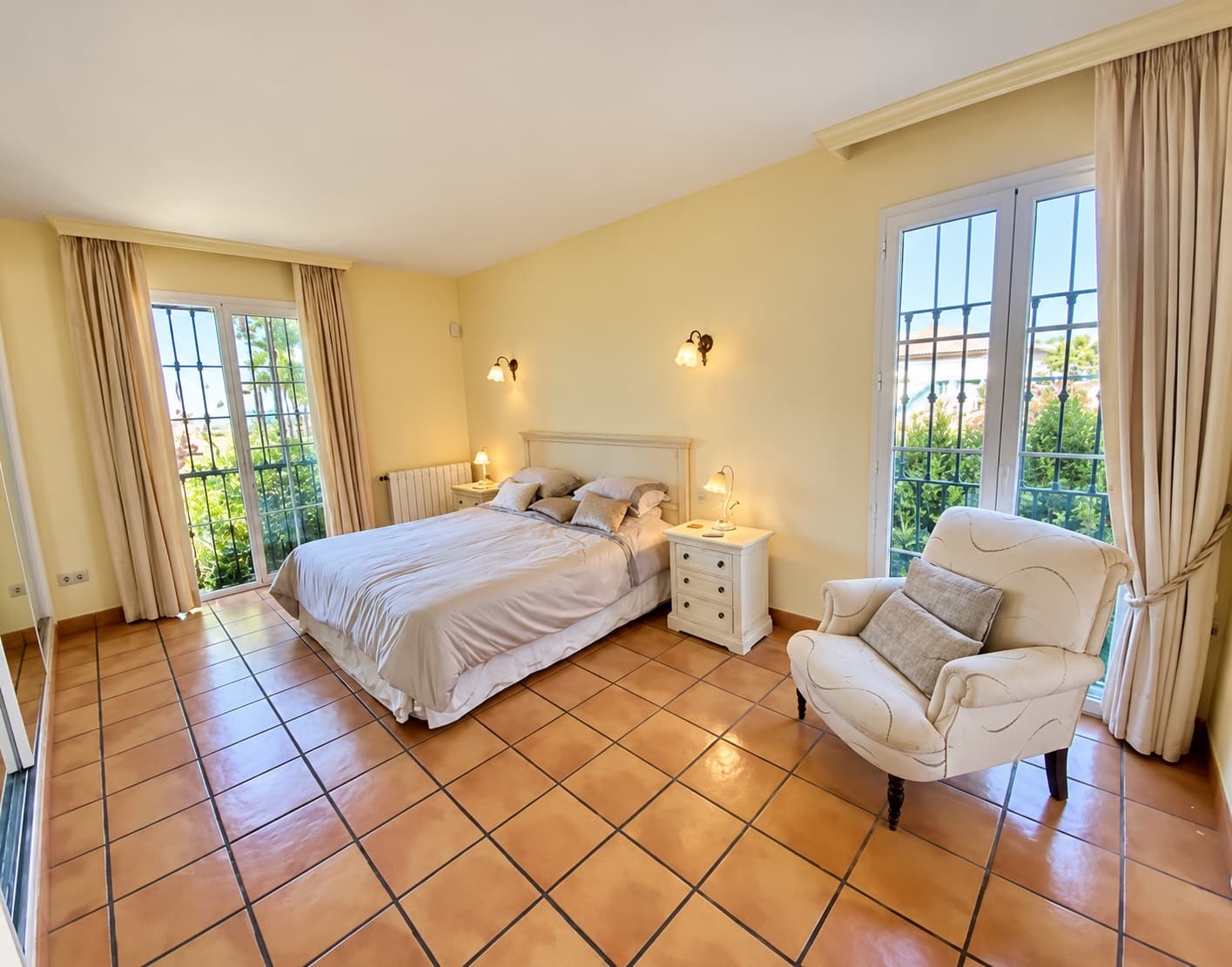 3 bedroom Villa for sale in Estepona with pool garage - € 995,000 (Ref: 10164074)