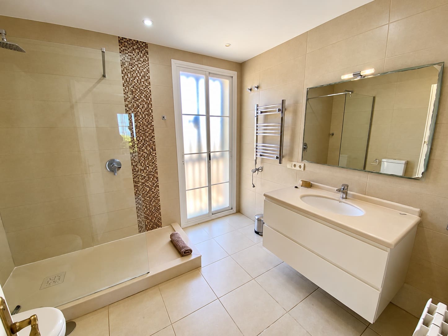 3 bedroom Villa for sale in Estepona with pool garage - € 995,000 (Ref: 10164074)