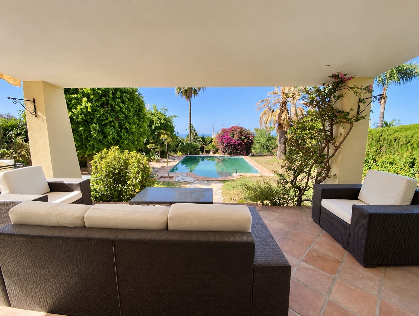 3 bedroom Villa for sale in Estepona with pool garage - € 995,000 (Ref: 10164074)