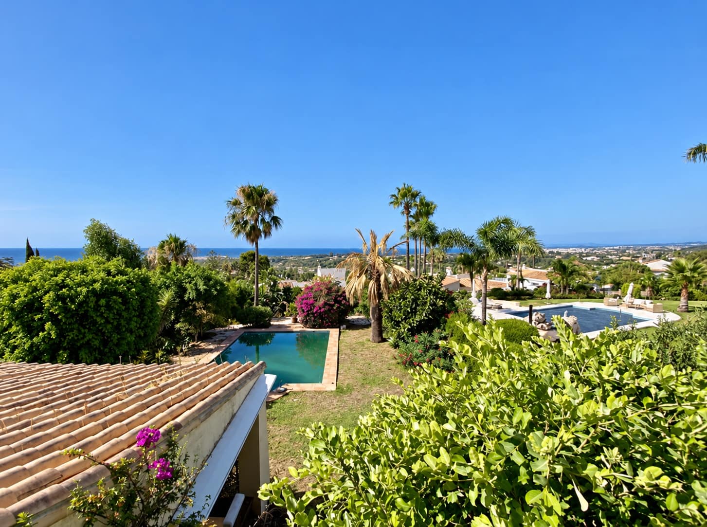 3 bedroom Villa for sale in Estepona with pool garage - € 995,000 (Ref: 10164074)