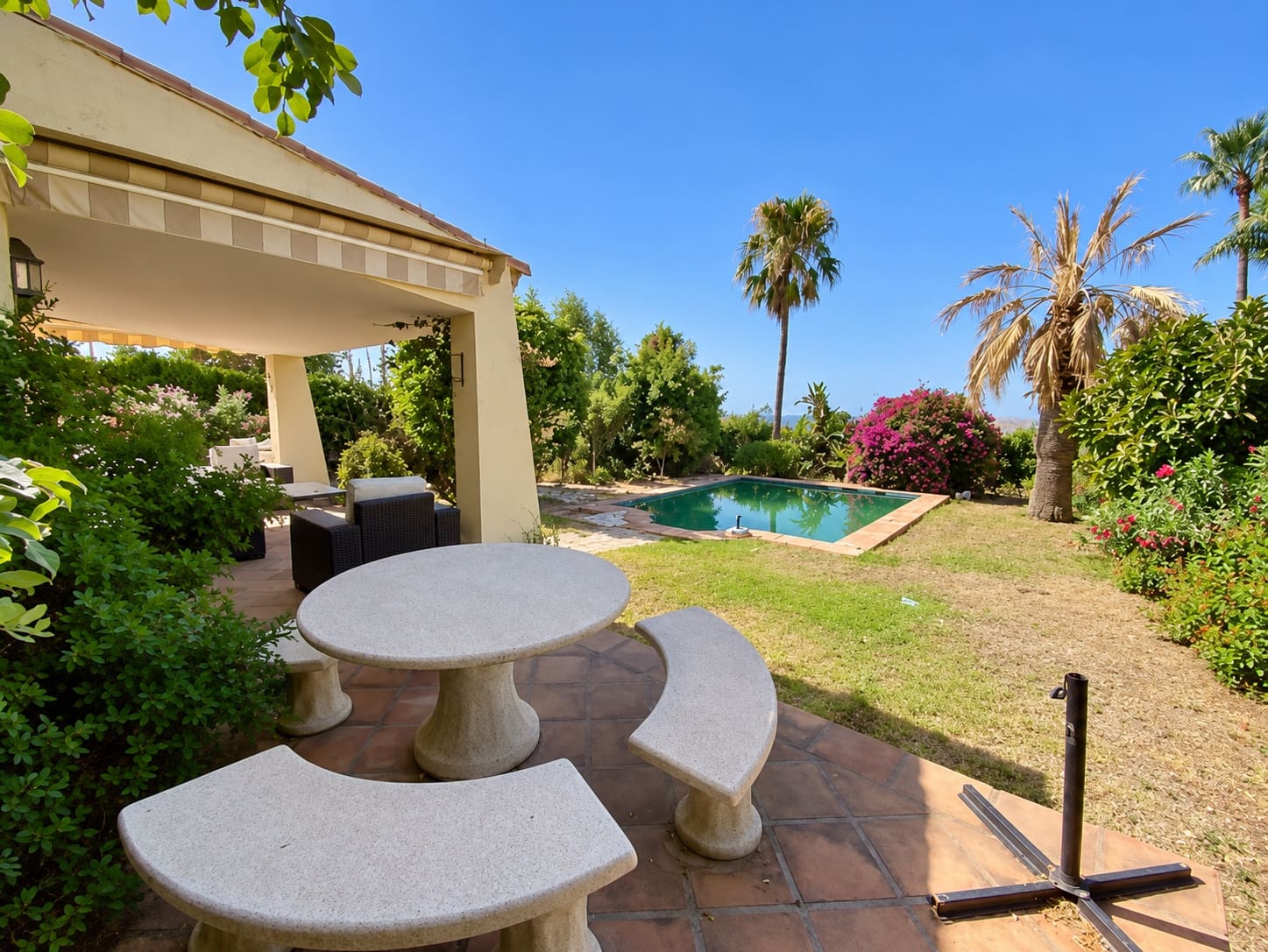 3 bedroom Villa for sale in Estepona with pool garage - € 995,000 (Ref: 10164074)