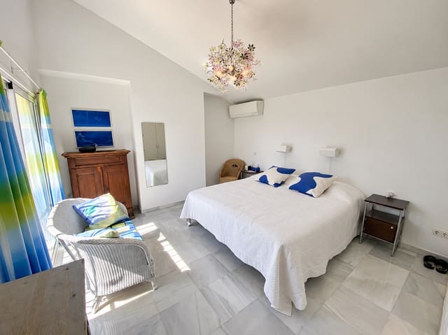 4 soverom Villa til salgs i Las Lomas, Estepona med svømmebasseng garasje - € 1 295 000 (Ref: 10164075)