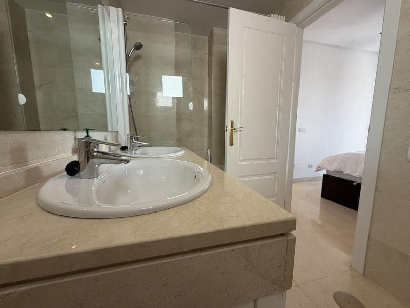 3 Zimmer Apartment zu vermieten in Benahavis mit Pool Garage - 2.300 € (Ref: 10166010)