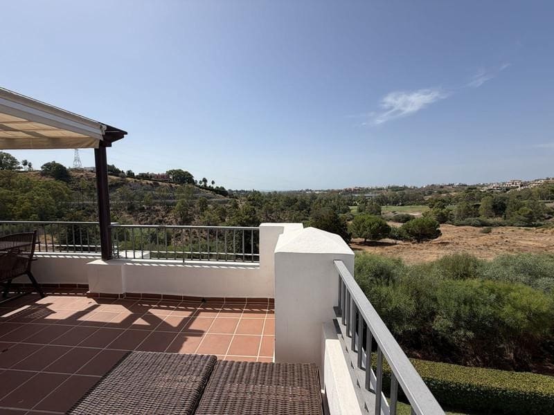3 Zimmer Apartment zu vermieten in Benahavis mit Pool Garage - 2.300 € (Ref: 10166010)