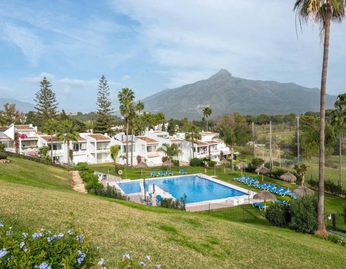 2 soverom Leilighet til leie i Marbella med svømmebasseng garasje - € 2 000 (Ref: 10168084)