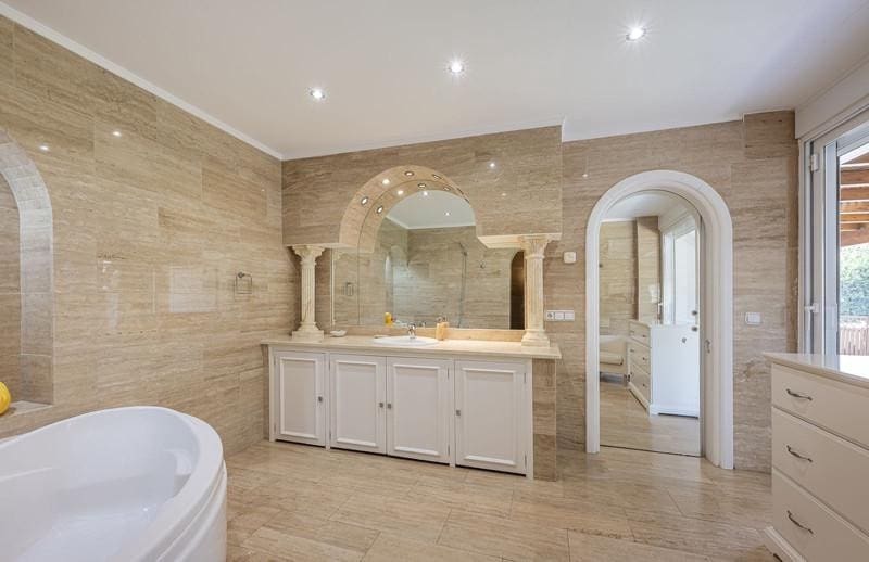 4 Zimmer Villa zu vermieten in Marbella mit Pool Garage - 7.500 € (Ref: 10168087)