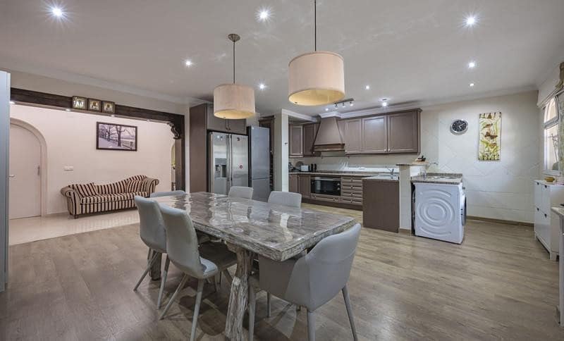 4 Zimmer Villa zu vermieten in Marbella mit Pool Garage - 7.500 € (Ref: 10168087)