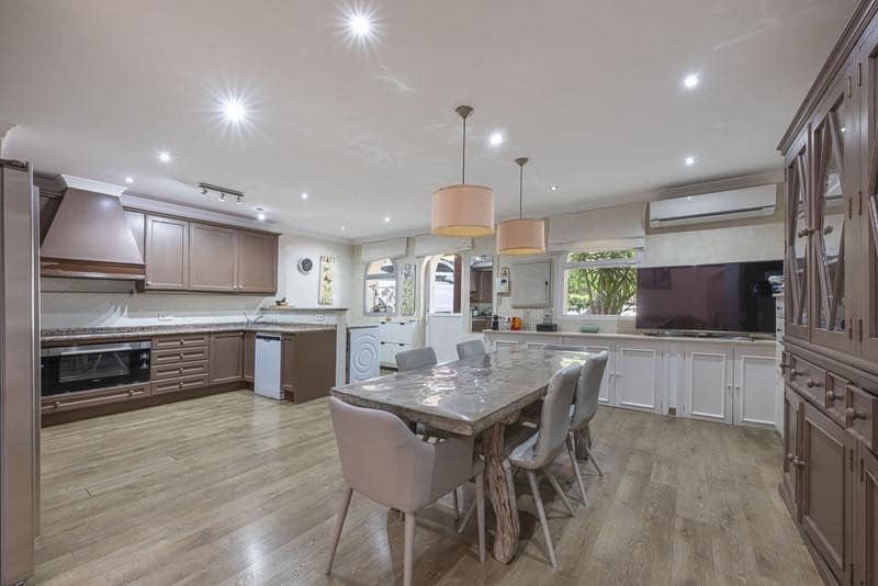 4 Zimmer Villa zu vermieten in Marbella mit Pool Garage - 7.500 € (Ref: 10168087)
