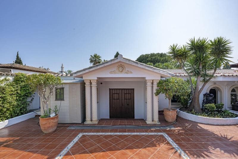 4 Zimmer Villa zu vermieten in Marbella mit Pool Garage - 7.500 € (Ref: 10168087)