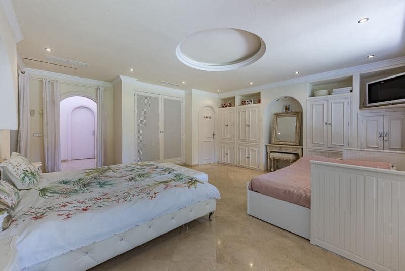 4 Zimmer Villa zu vermieten in Marbella mit Pool Garage - 7.500 € (Ref: 10168087)