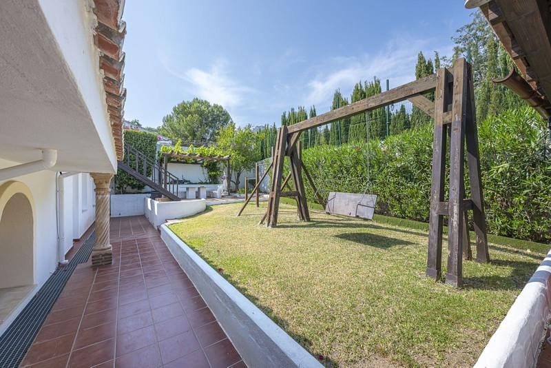 4 Zimmer Villa zu vermieten in Marbella mit Pool Garage - 7.500 € (Ref: 10168087)