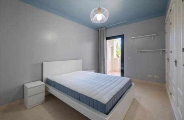 2 sovrum Lägenhet att hyra i Los Arqueros - Puerto del Almendro, Benahavís med pool garage - 2 600 € (Ref: 10168089)