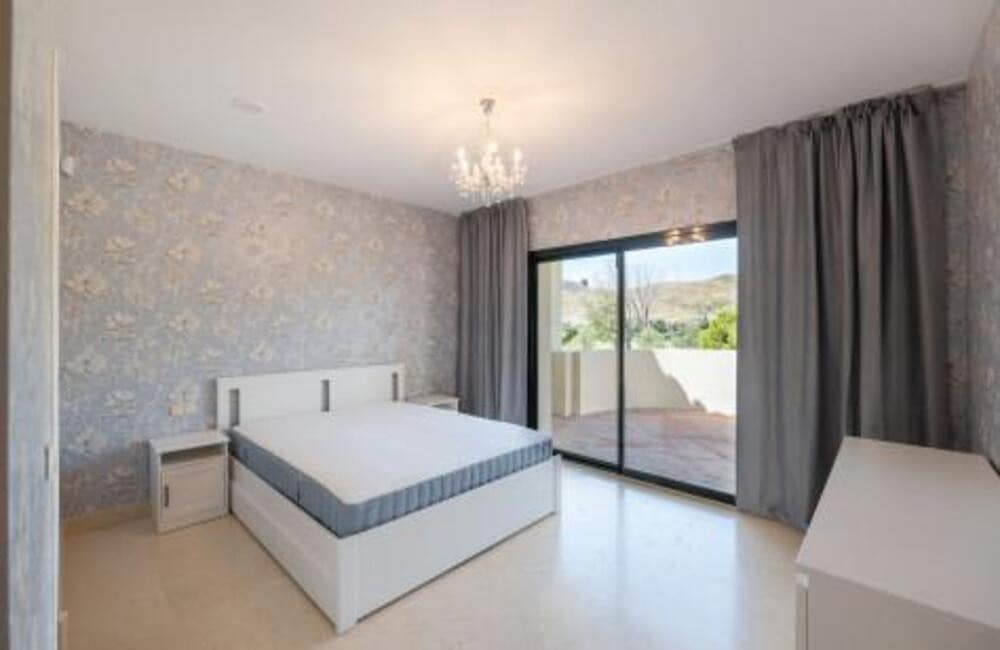2 sovrum Lägenhet att hyra i Benahavis med pool garage - 2 600 € (Ref: 10168089)