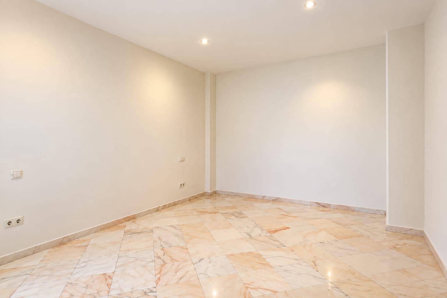Apartamento de 2 habitaciones en Marbella en venta con garaje - 545.000 € (Ref: 10170478)