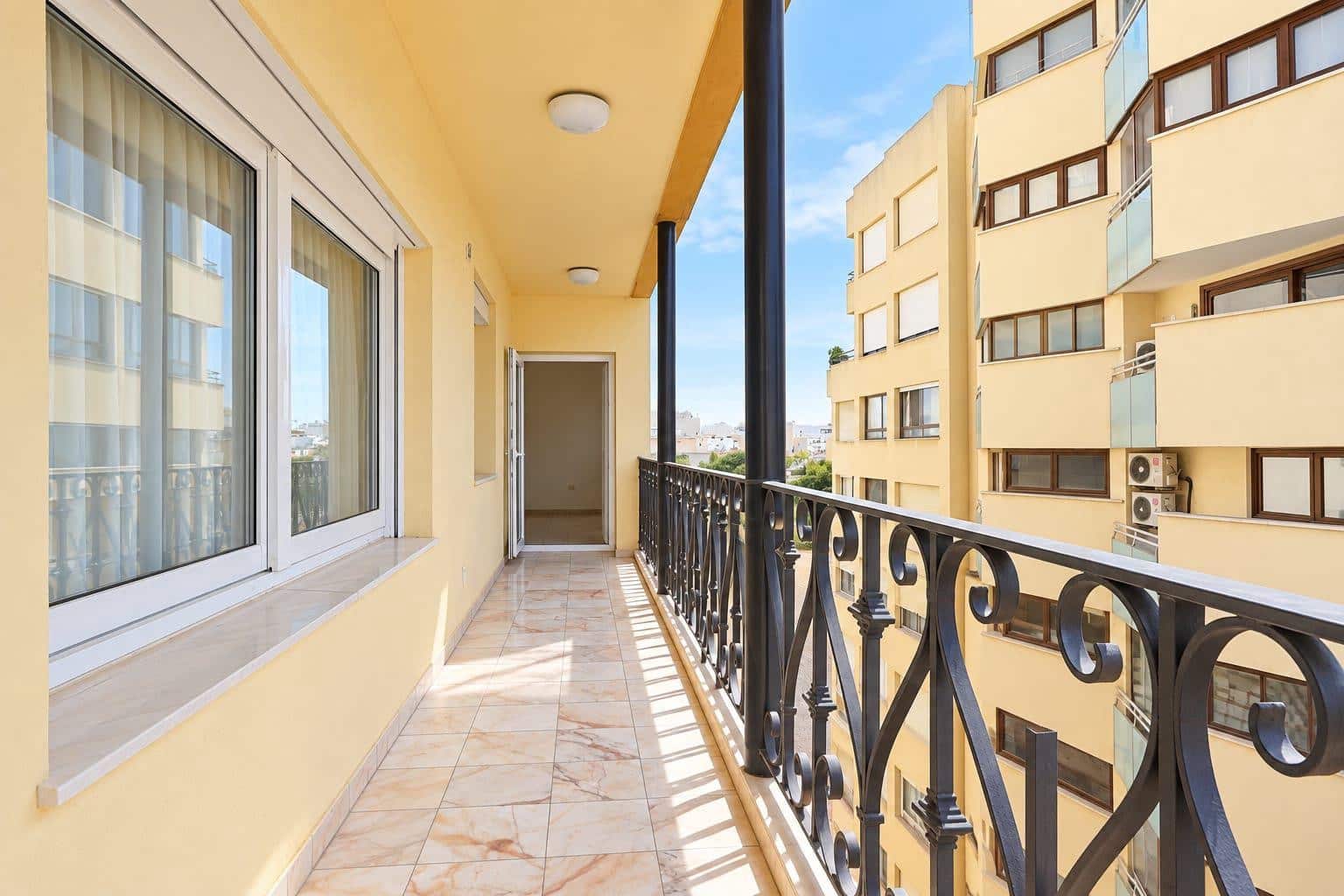 Apartamento de 2 habitaciones en Marbella en venta con garaje - 545.000 € (Ref: 10170478)