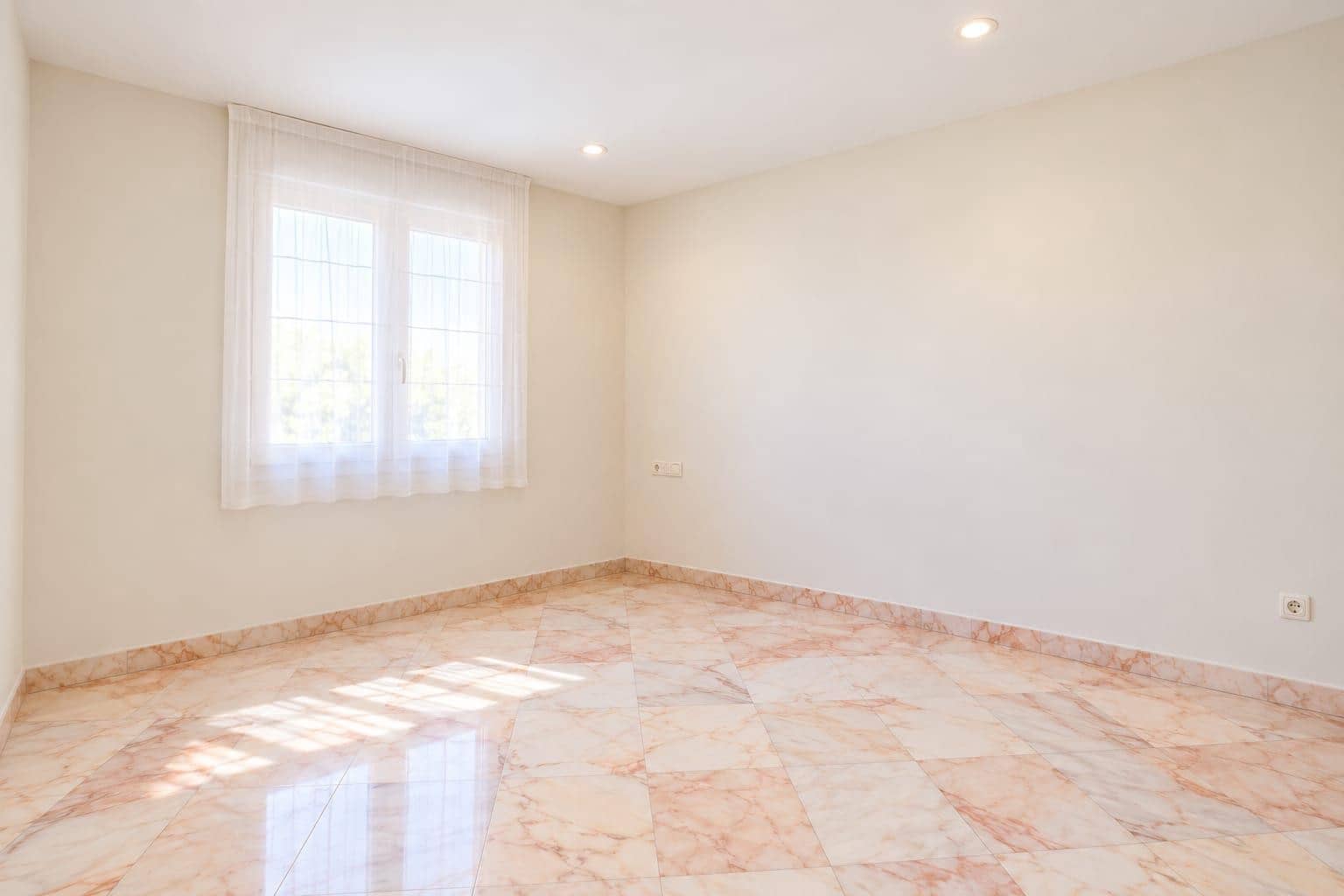 Apartamento de 2 habitaciones en Marbella en venta con garaje - 545.000 € (Ref: 10170478)