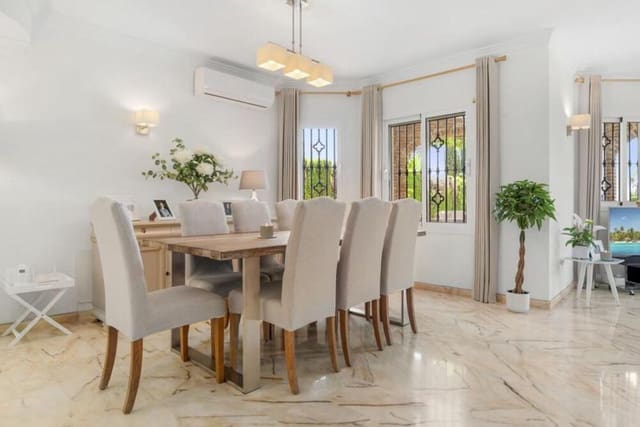 3 soverom Kjedet enebolig til salgs i El Chaparral, Mijas med svømmebasseng garasje - € 875 000 (Ref: 10170480)