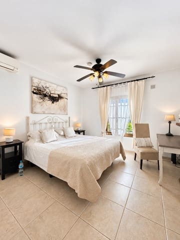 3 soverom Villa til salgs i El Chaparral, Mijas med svømmebasseng garasje - € 725 000 (Ref: 10173120)