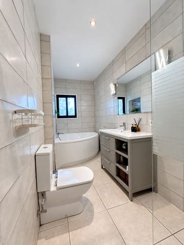 3 soverom Villa til salgs i El Chaparral, Mijas med svømmebasseng garasje - € 725 000 (Ref: 10173120)