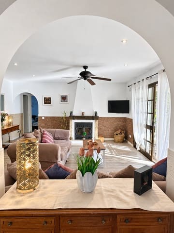 3 soverom Villa til salgs i El Chaparral, Mijas med svømmebasseng garasje - € 725 000 (Ref: 10173120)