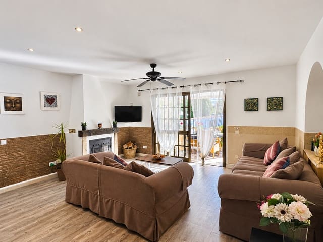 3 soverom Villa til salgs i El Chaparral, Mijas med svømmebasseng garasje - € 725 000 (Ref: 10173120)