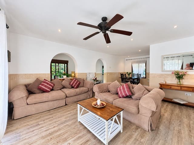 3 soverom Villa til salgs i El Chaparral, Mijas med svømmebasseng garasje - € 725 000 (Ref: 10173120)