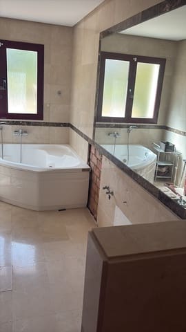 3 sovrum Hus att hyra i La Dama de Noche - La Alzambra, Marbella med pool garage - 2 700 € (Ref: 10176174)